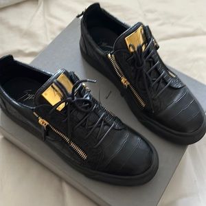 Black and gold sneakers great condition